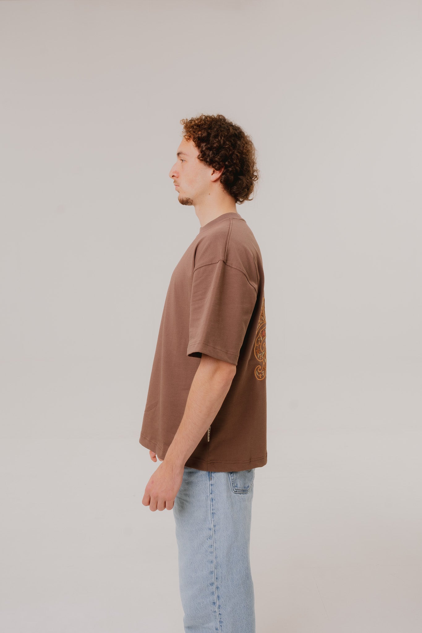 Bijdy Paisley Cropped T-shirt – Brown