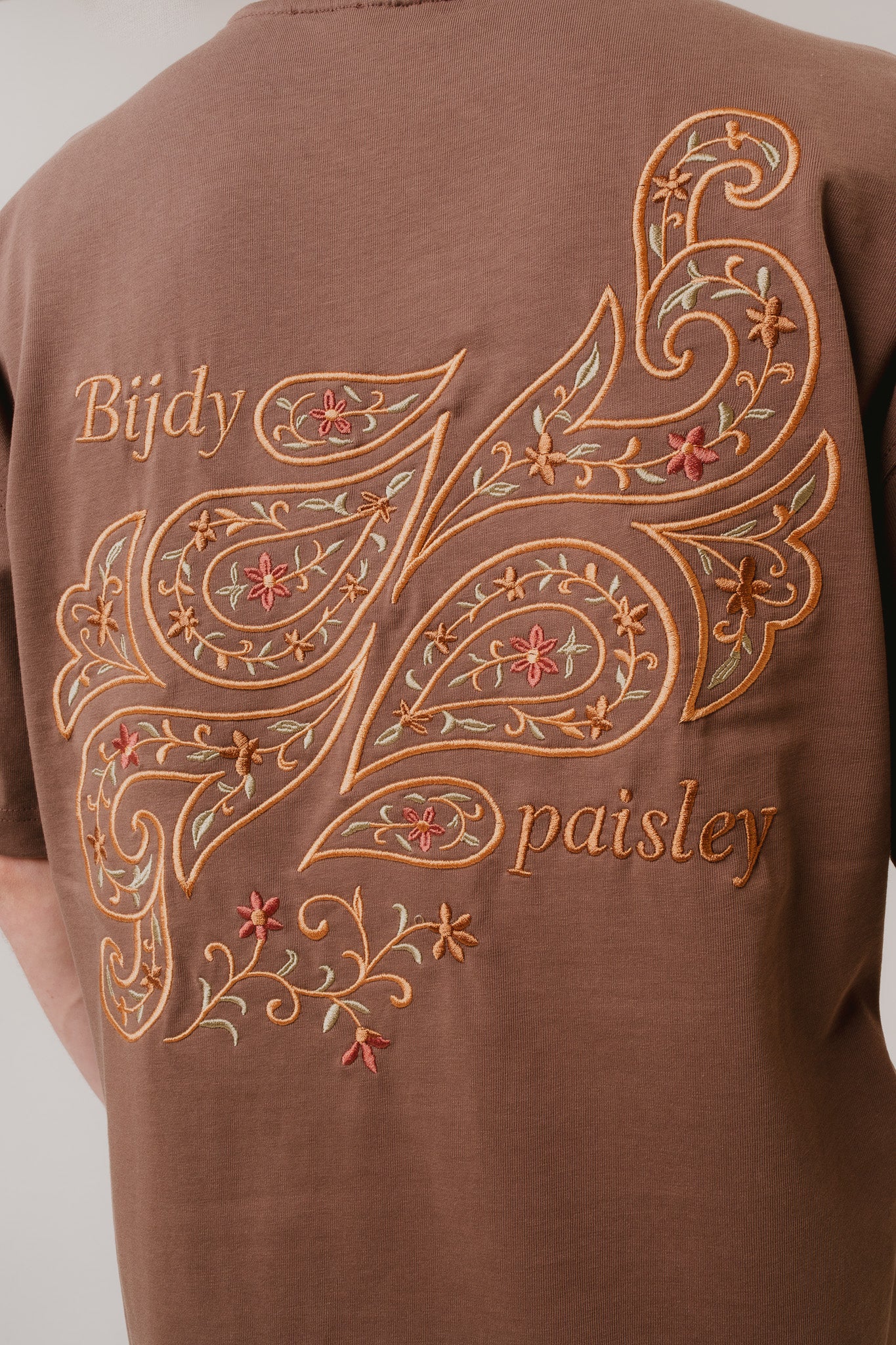 Bijdy Paisley Cropped T-shirt – Brown