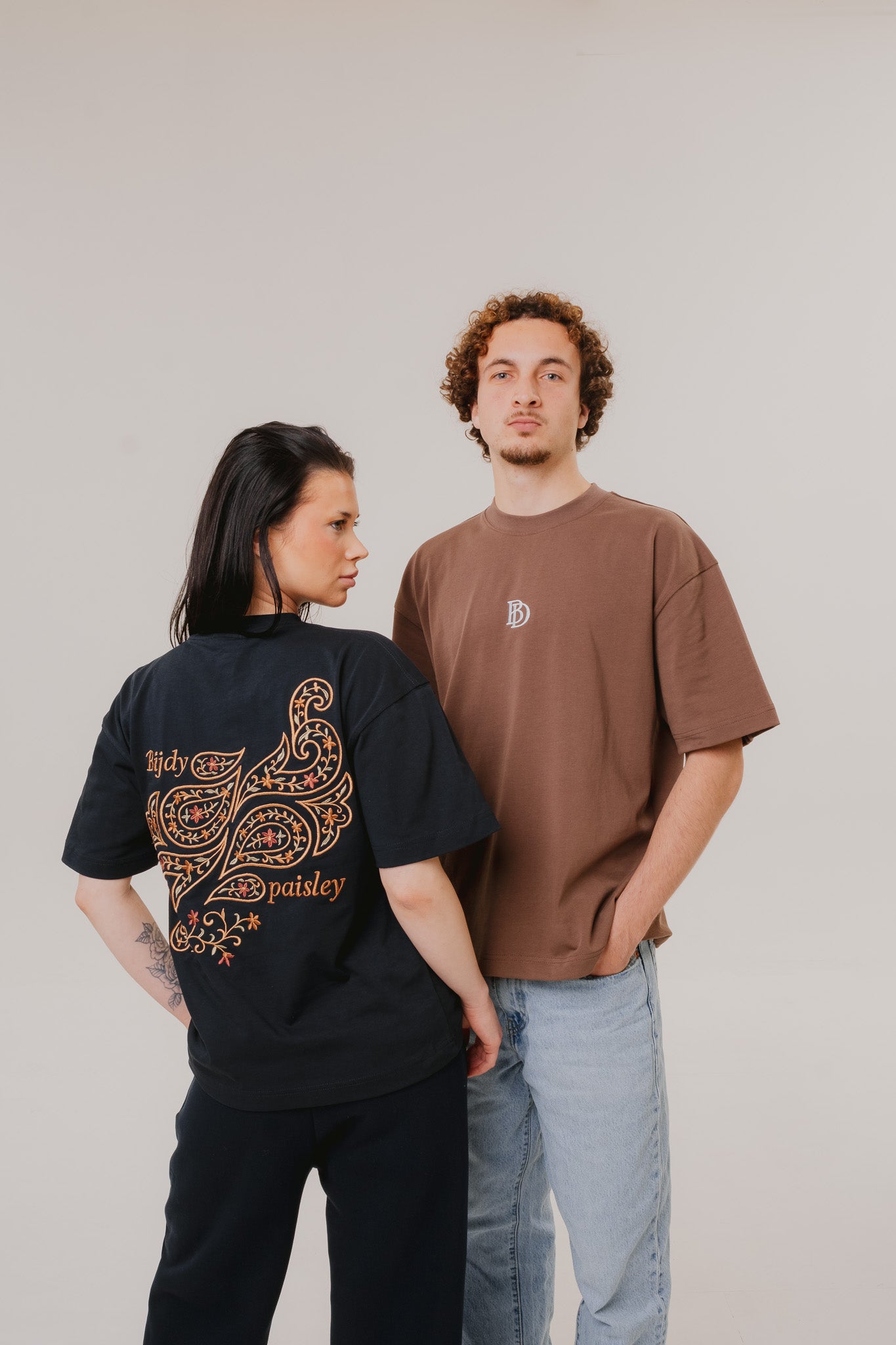 Bijdy Paisley Cropped T-shirt – Brown