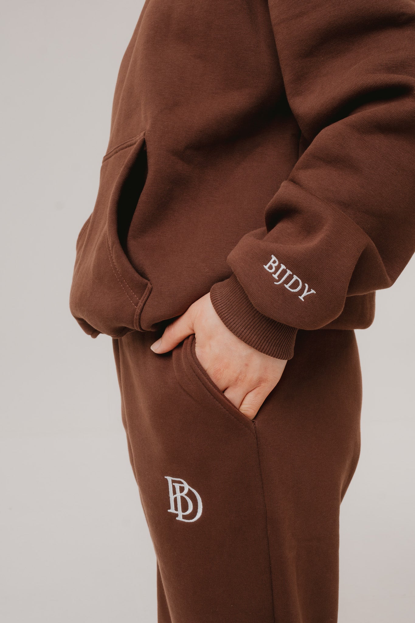 BIJDY Zip Jogger –  Brown